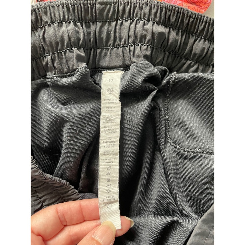 Lululemon Hotty Hot Low Rise 2.5 Inch Shorts Lined Black Size 10 - Picture 7 of 8